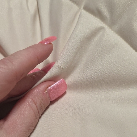 Elegant Beige Puffer Jacket for Women - Picture 7 of 8